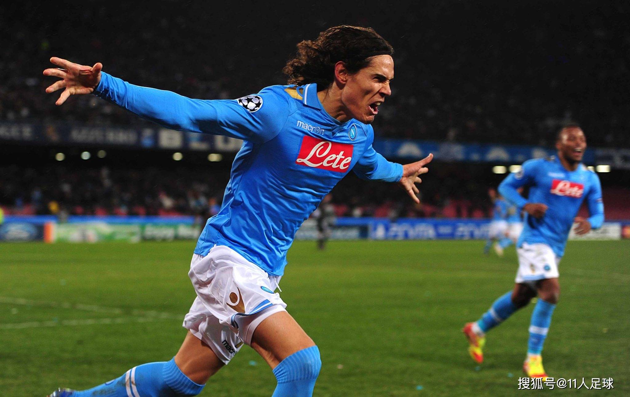 APP下载-关于意大利那不勒斯备战国际大赛，球员训练积极投入的信息