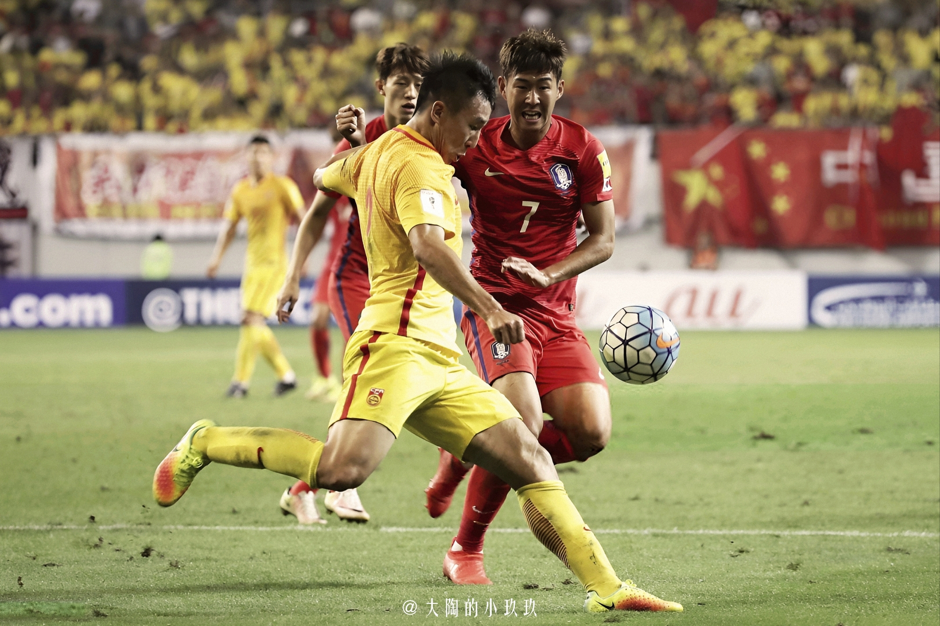 国内足球赛事上演激动人心的对决(国内足球赛事上演激动人心的对决是) 国内足球赛事上演激动人心的对决(国内足球赛事上演激动人心的对决是)