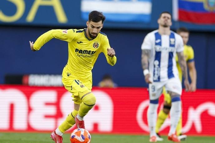 比利亚雷亚尔主场不敌对手，遭遇失利(2021比利亚雷亚尔主力11人)